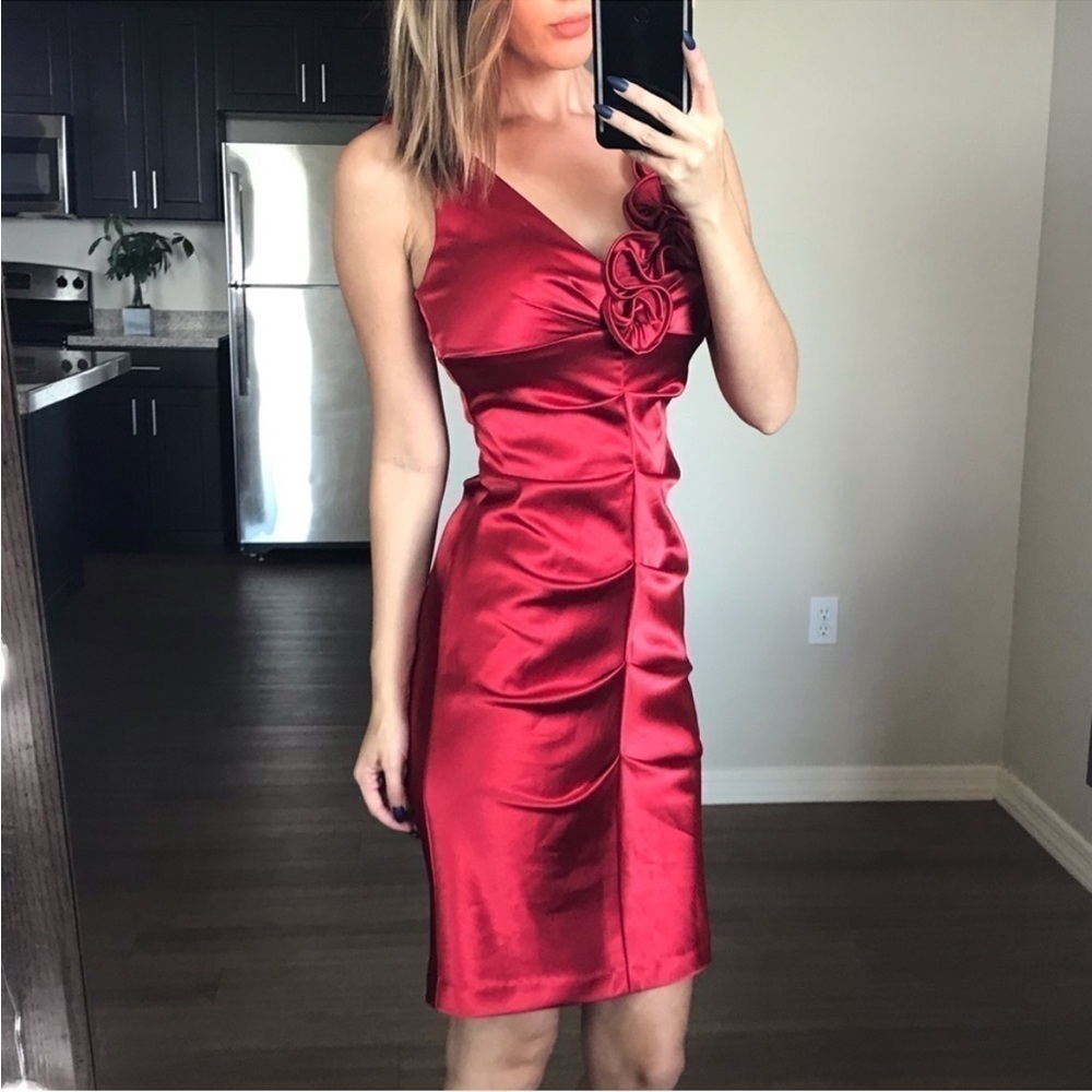 Xscape Red Satin Ruched Rosette Shoulder Midi Dress Size Small/4 - Picture 4 of 13